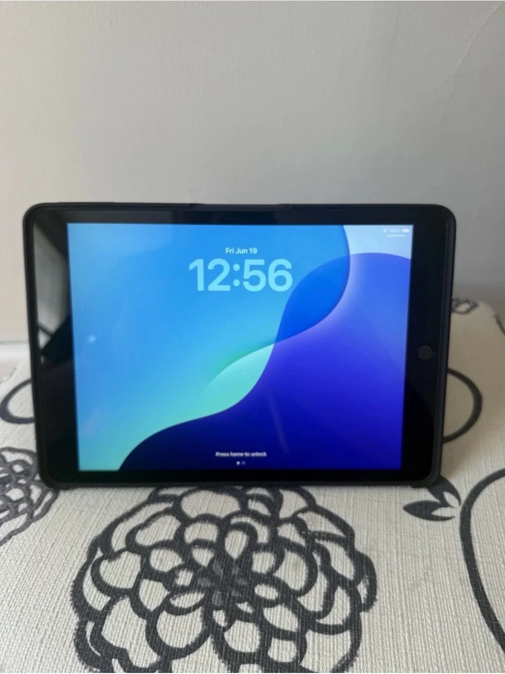 Apple iPad 9th Gen 64GB WiFi + ZUGU Case + iPad Pen Bundle